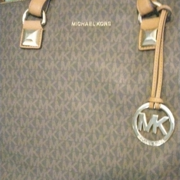 New Authentic Michael Kors Tote - Picture 5 of 12